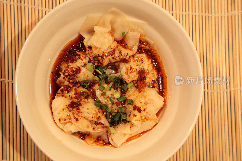 Shrimp Wonton in chilli oil (红油云吞)